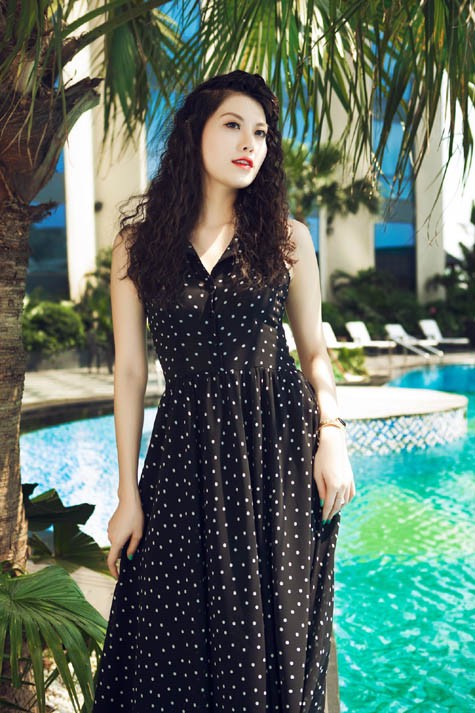 Là một người mẫu diễn viên khá nổi tiếng ở Hà Nội, Đoàn Trang Nhung mang trong mình vẻ đẹp của những cô gái thủ đô: thanh lịch, kiêu sa, đài các.